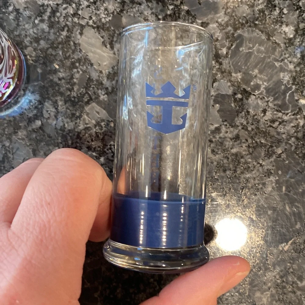 Collection of 7 glass shot glasses, various sizes, and designs Bar accessories